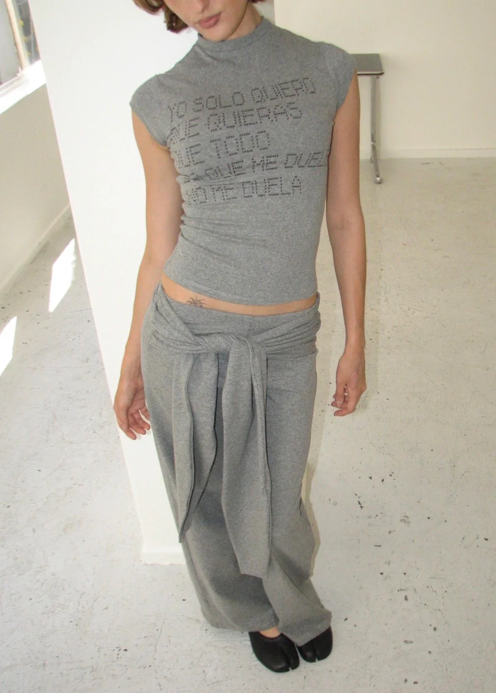 BABY TEE DOLOR - GREY - Image 5