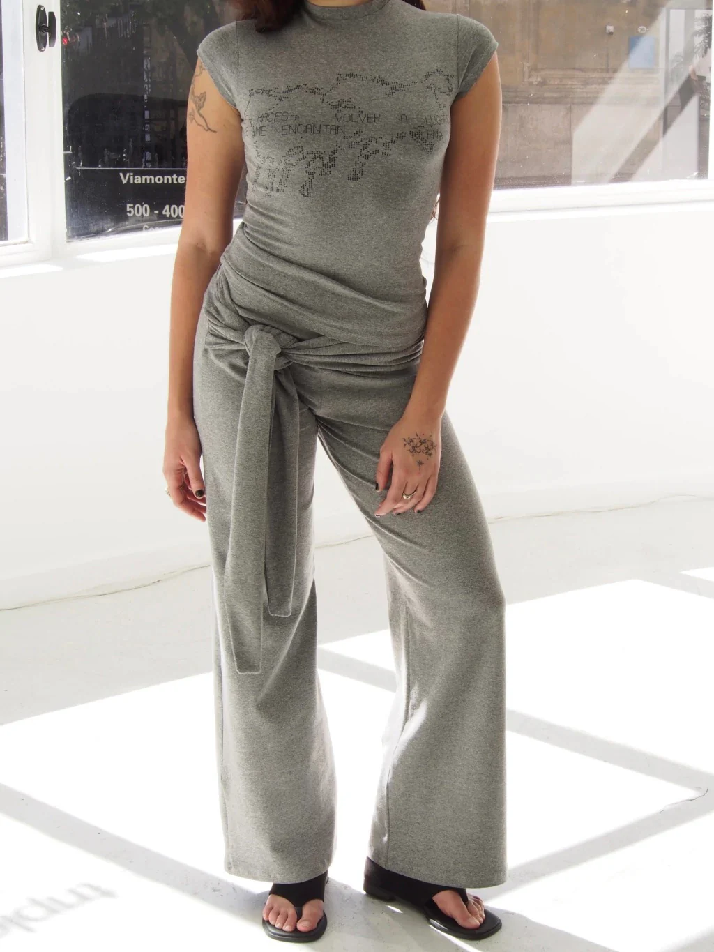 BABY TEE VOLVER - GREY - Image 4